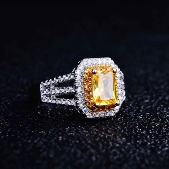 Gorgeous Yellow Rhinestone Square Adjustable Ring - Picture 3 of 5